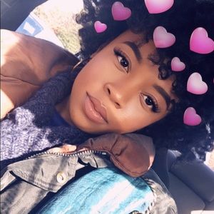 Meet your Posher, Elexus